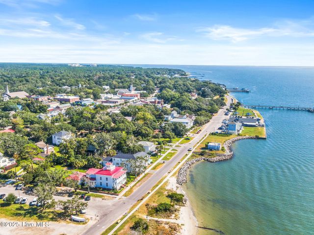 216 W Bay Street, Saint James, NC 28461