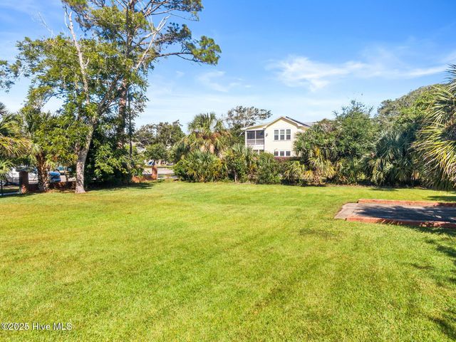 216 W Bay Street, Saint James, NC 28461