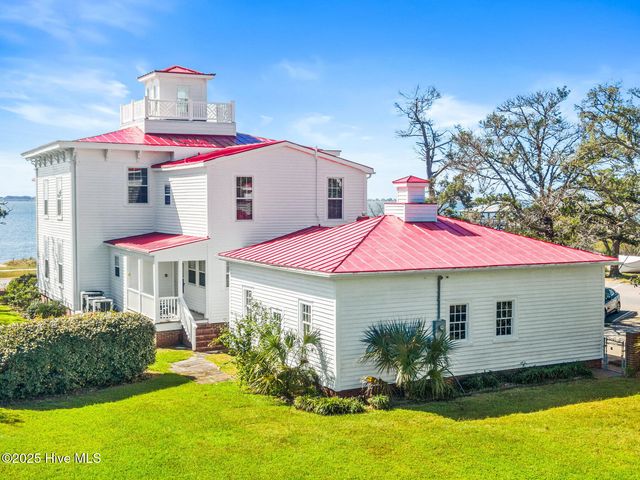 216 W Bay Street, Saint James, NC 28461