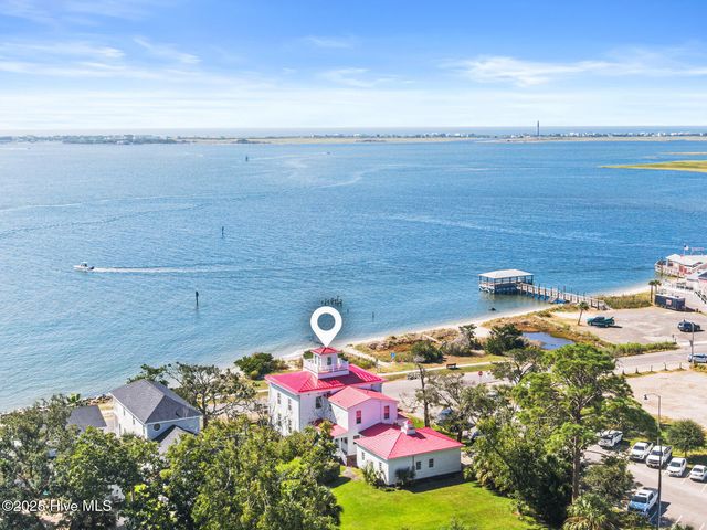 216 W Bay Street, Saint James, NC 28461