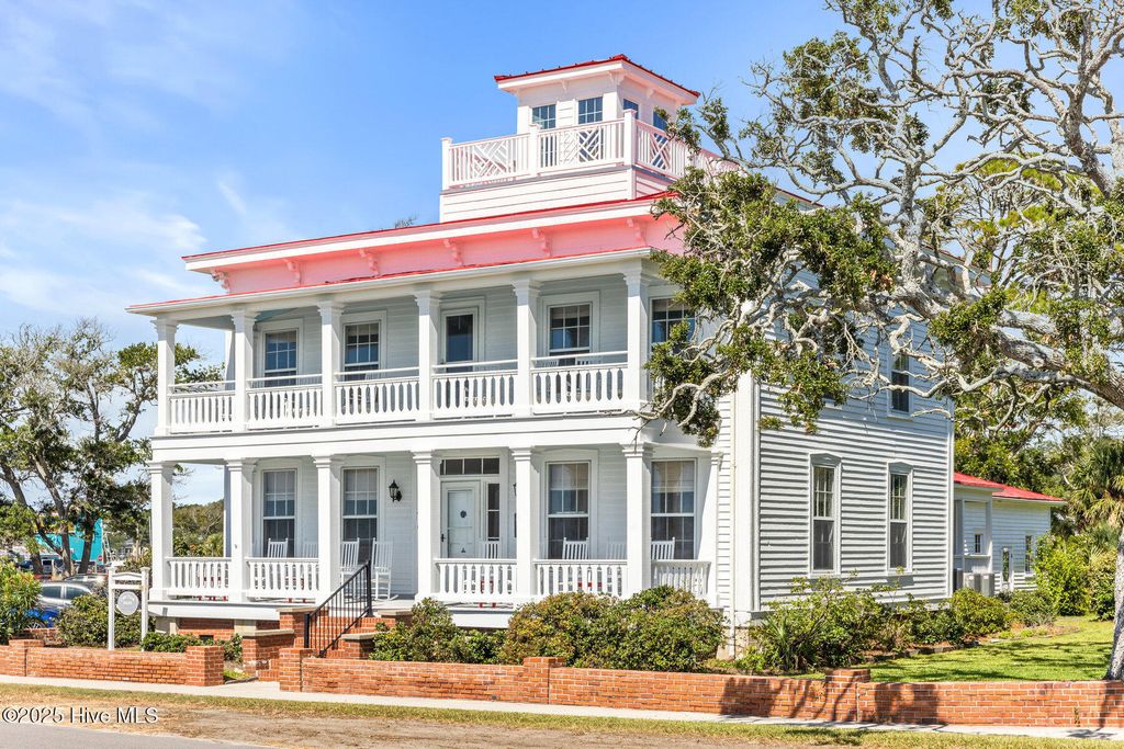 216 W Bay Street, Saint James, NC 28461