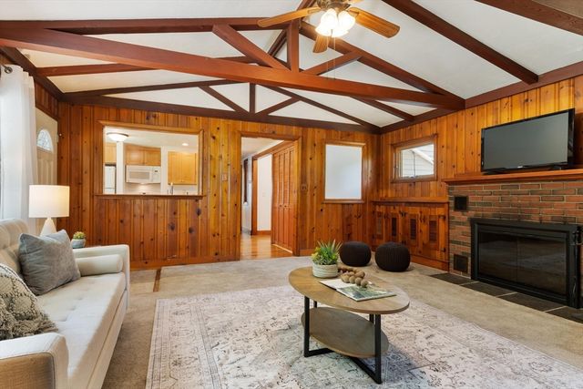 203 Center Depot Rd, Charlton, MA 01507