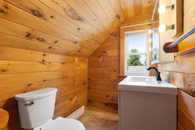 203 Center Depot Rd, Charlton, MA 01507