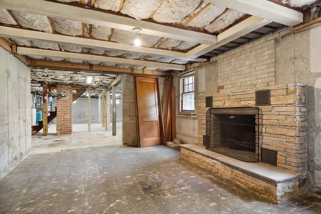 203 Center Depot Rd, Charlton, MA 01507