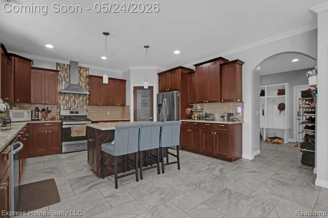 56713 Peach Tree Lane, Macomb, MI 48042