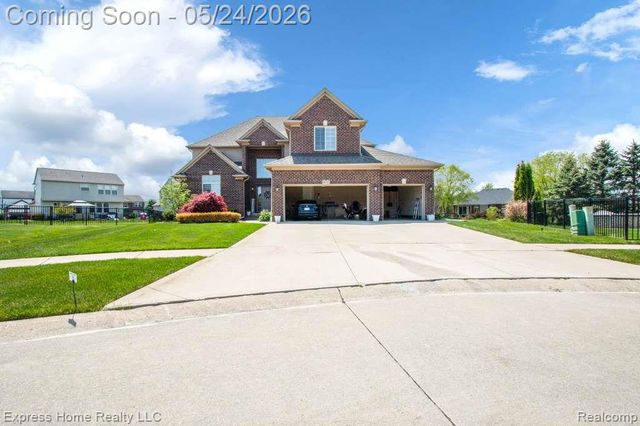 56713 Peach Tree Lane, Macomb, MI 48042
