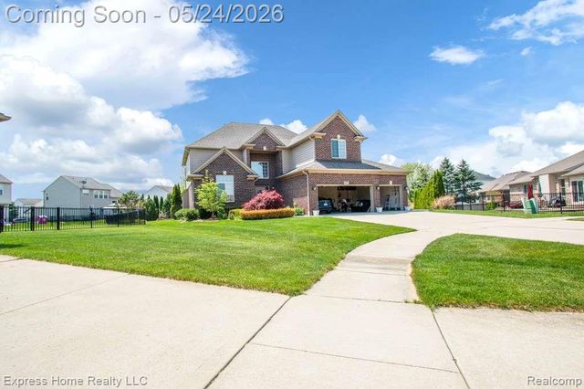 56713 Peach Tree Lane, Macomb, MI 48042
