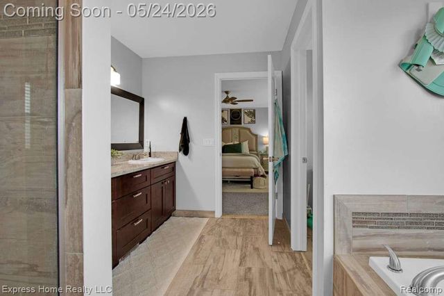 56713 Peach Tree Lane, Macomb, MI 48042
