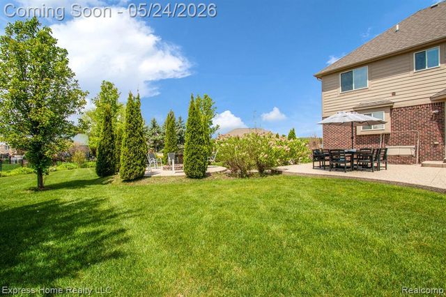 56713 Peach Tree Lane, Macomb, MI 48042