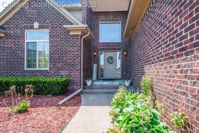 56713 Peach Tree Lane, Macomb, MI 48042
