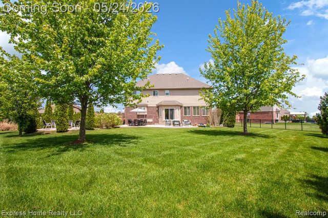 56713 Peach Tree Lane, Macomb, MI 48042