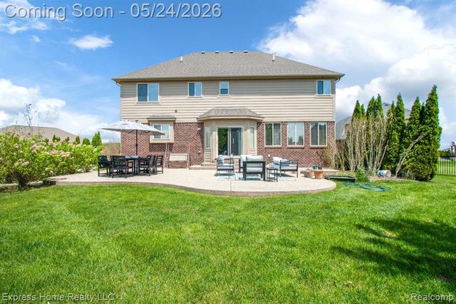 56713 Peach Tree Lane, Macomb, MI 48042