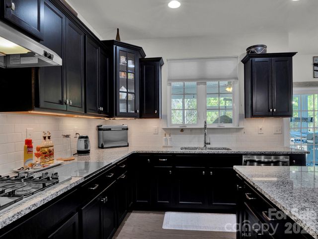 11587 Macallano Drive, Charlotte, NC 28215