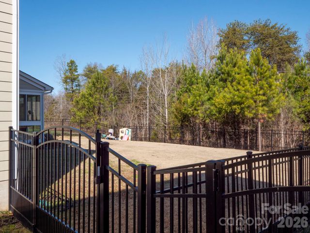 11587 Macallano Drive, Charlotte, NC 28215