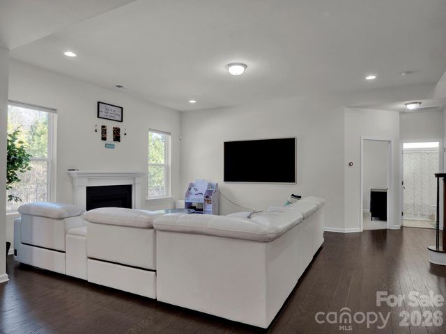 11587 Macallano Drive, Charlotte, NC 28215