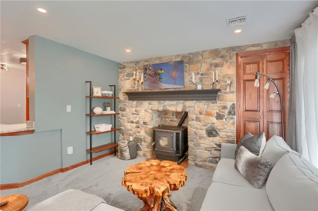 5306 Summit Dr, Hidden Valley, PA 15502