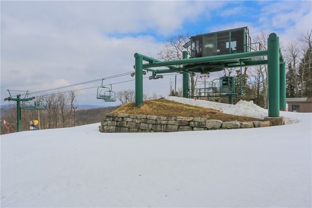 5306 Summit Dr, Hidden Valley, PA 15502