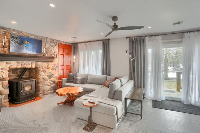 5306 Summit Dr, Hidden Valley, PA 15502