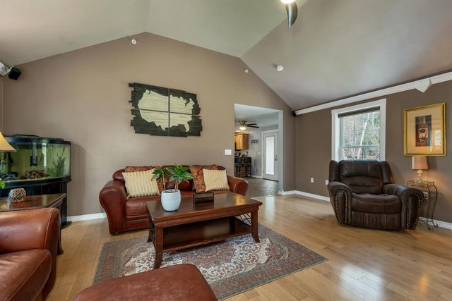 71 Auburn Road, Hooksett, NH 03106