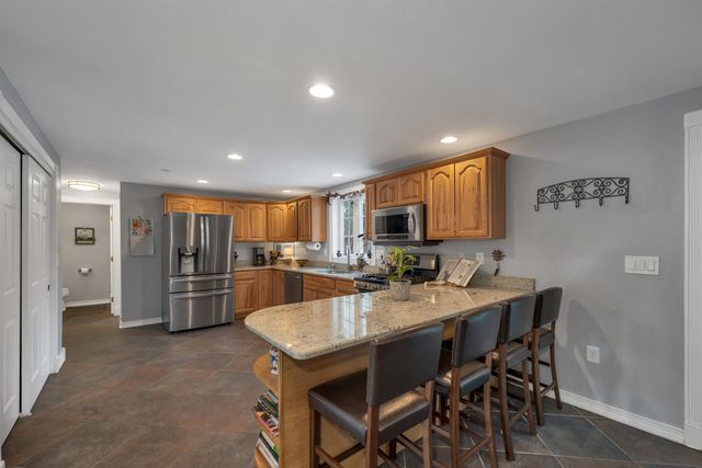 71 Auburn Road, Hooksett, NH 03106