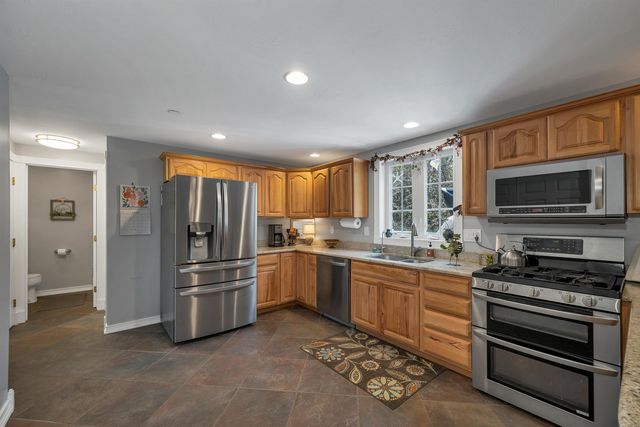71 Auburn Road, Hooksett, NH 03106