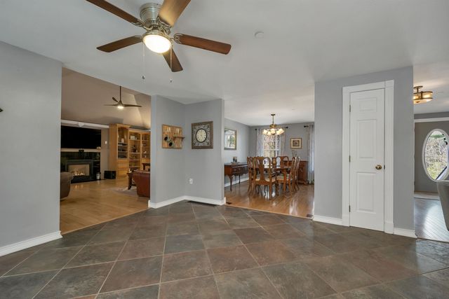 71 Auburn Road, Hooksett, NH 03106