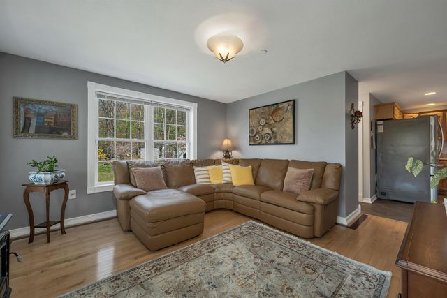 71 Auburn Road, Hooksett, NH 03106