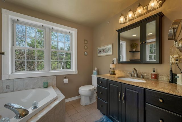 71 Auburn Road, Hooksett, NH 03106