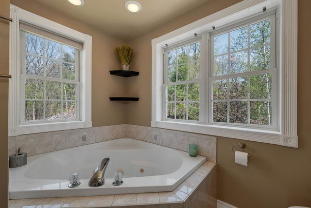 71 Auburn Road, Hooksett, NH 03106