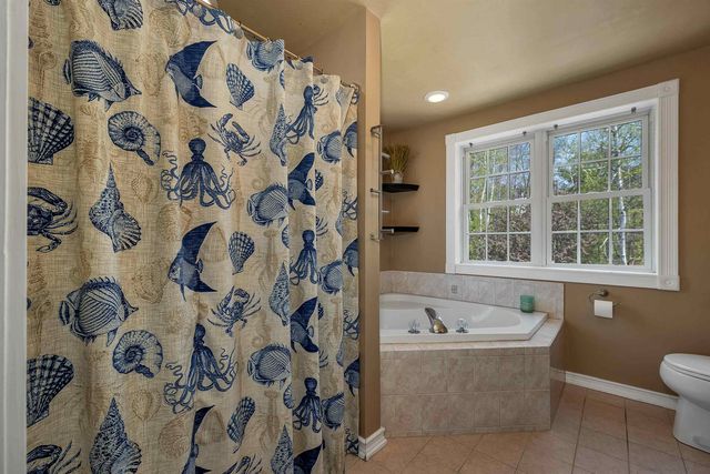 71 Auburn Road, Hooksett, NH 03106