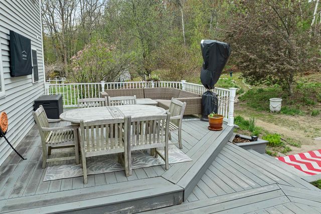 71 Auburn Road, Hooksett, NH 03106