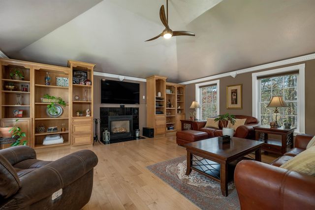 71 Auburn Road, Hooksett, NH 03106