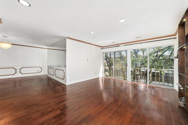 5050 Ambassador Way 309, Houston, TX 77056