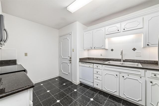 5050 Ambassador Way 309, Houston, TX 77056