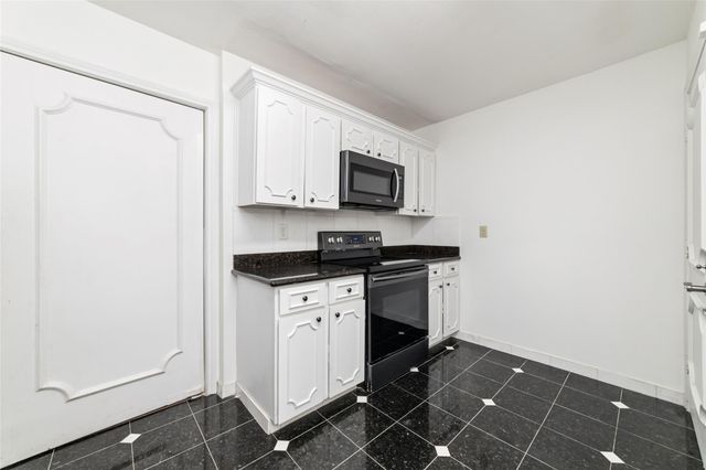 5050 Ambassador Way 309, Houston, TX 77056