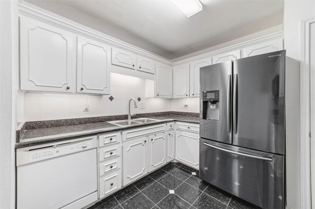 5050 Ambassador Way 309, Houston, TX 77056