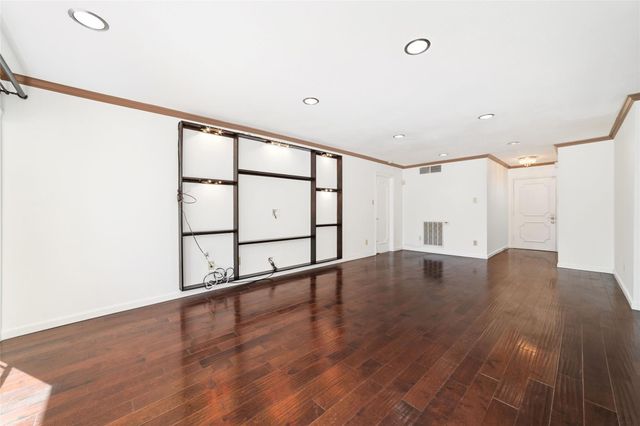 5050 Ambassador Way 309, Houston, TX 77056