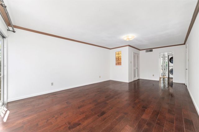 5050 Ambassador Way 309, Houston, TX 77056