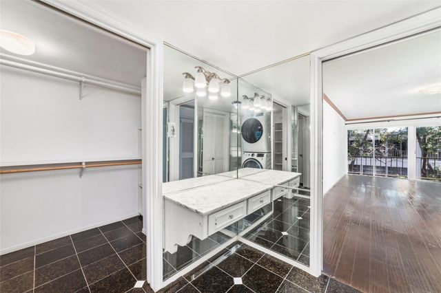 5050 Ambassador Way 309, Houston, TX 77056