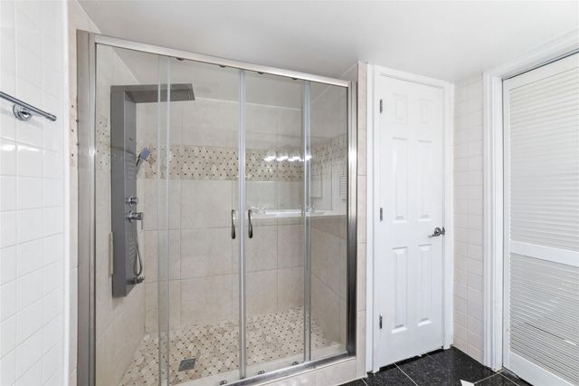 5050 Ambassador Way 309, Houston, TX 77056