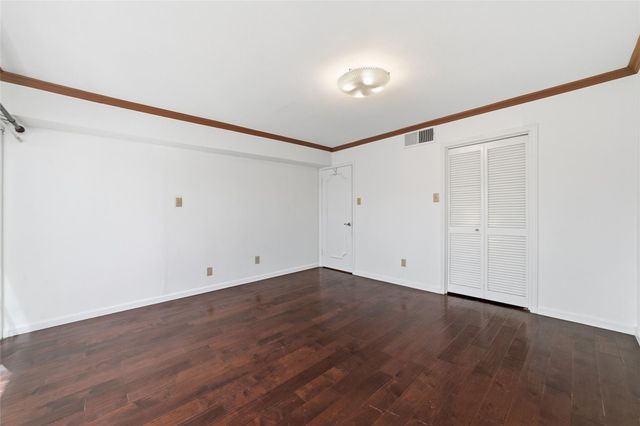 5050 Ambassador Way 309, Houston, TX 77056