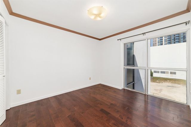 5050 Ambassador Way 309, Houston, TX 77056