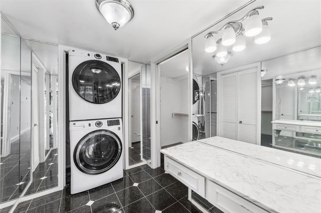 5050 Ambassador Way 309, Houston, TX 77056