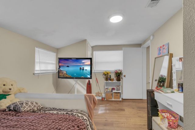 21 N BEAUMONT AVENUE, Kissimmee, FL 34741