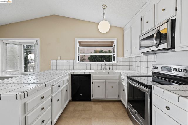 1147 Willow Lake Rd, Discovery Bay, CA 94505