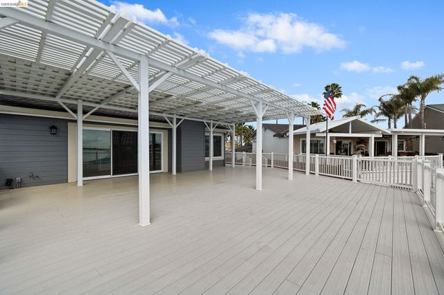 1147 Willow Lake Rd, Discovery Bay, CA 94505