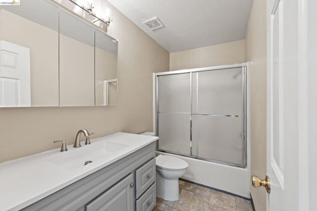 1147 Willow Lake Rd, Discovery Bay, CA 94505