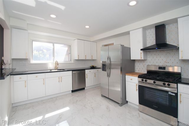 31720 N Marklawn Street, Farmington Hills, MI 48334