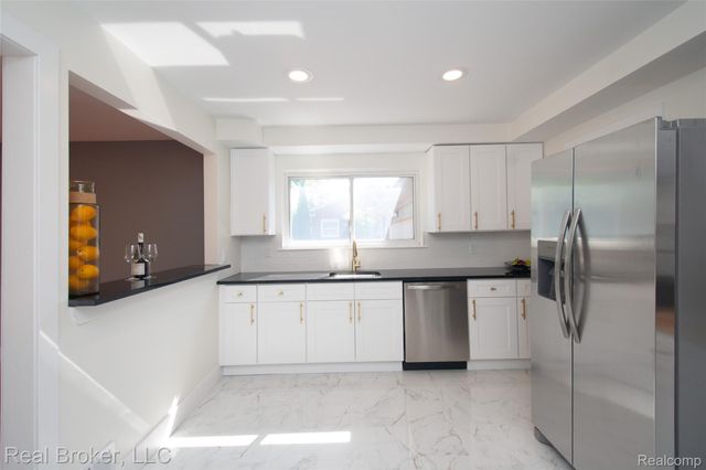 31720 N Marklawn Street, Farmington Hills, MI 48334
