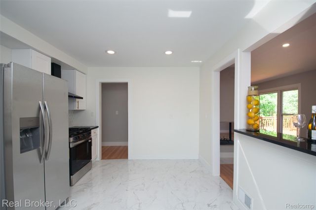 31720 N Marklawn Street, Farmington Hills, MI 48334